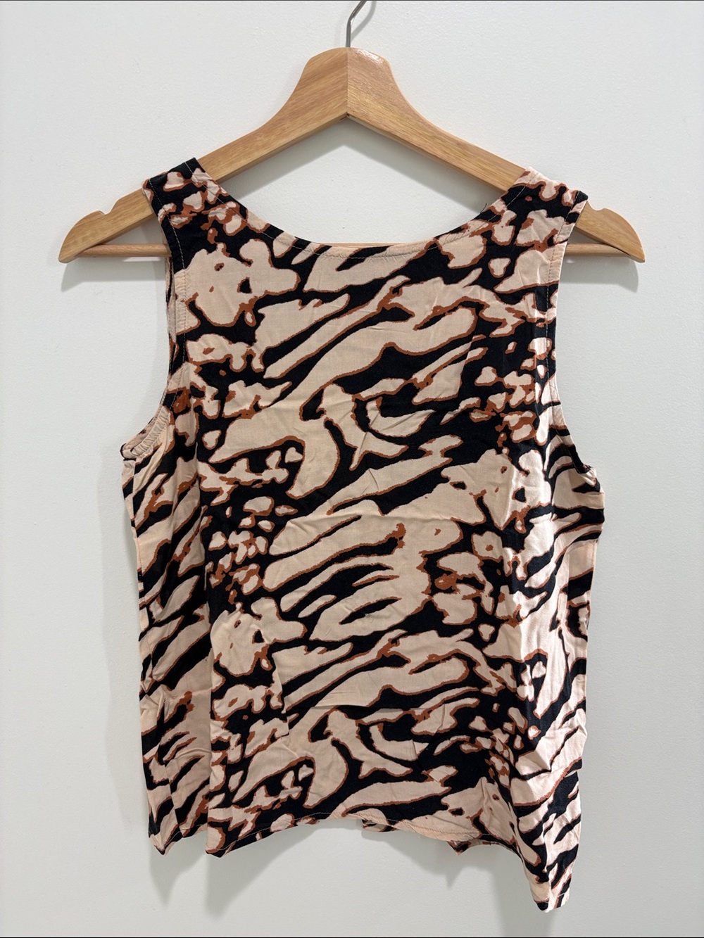 Estacias - size: 1 / Small. Sleeveless Animal-Print Tank Top in Beige and Black